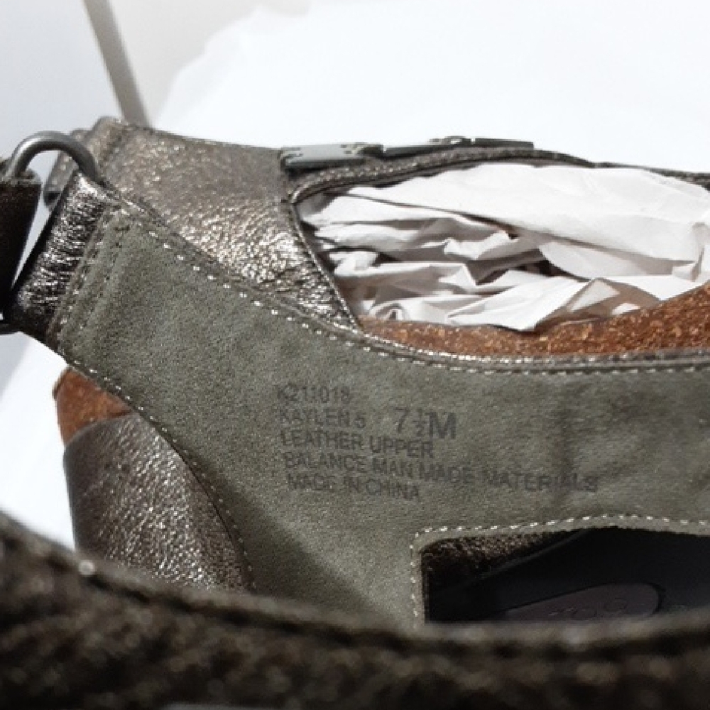 ME TOO KAYLEN 5 Stylish‎ Pewter Silver Disk  Sandals - Picture 6 of 6